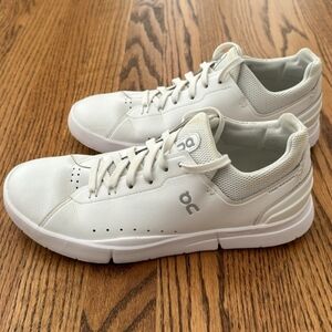 On Cloud Roger Advantage White size 9 women's sneakers like new